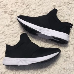New Steve Madden slip on sneakers